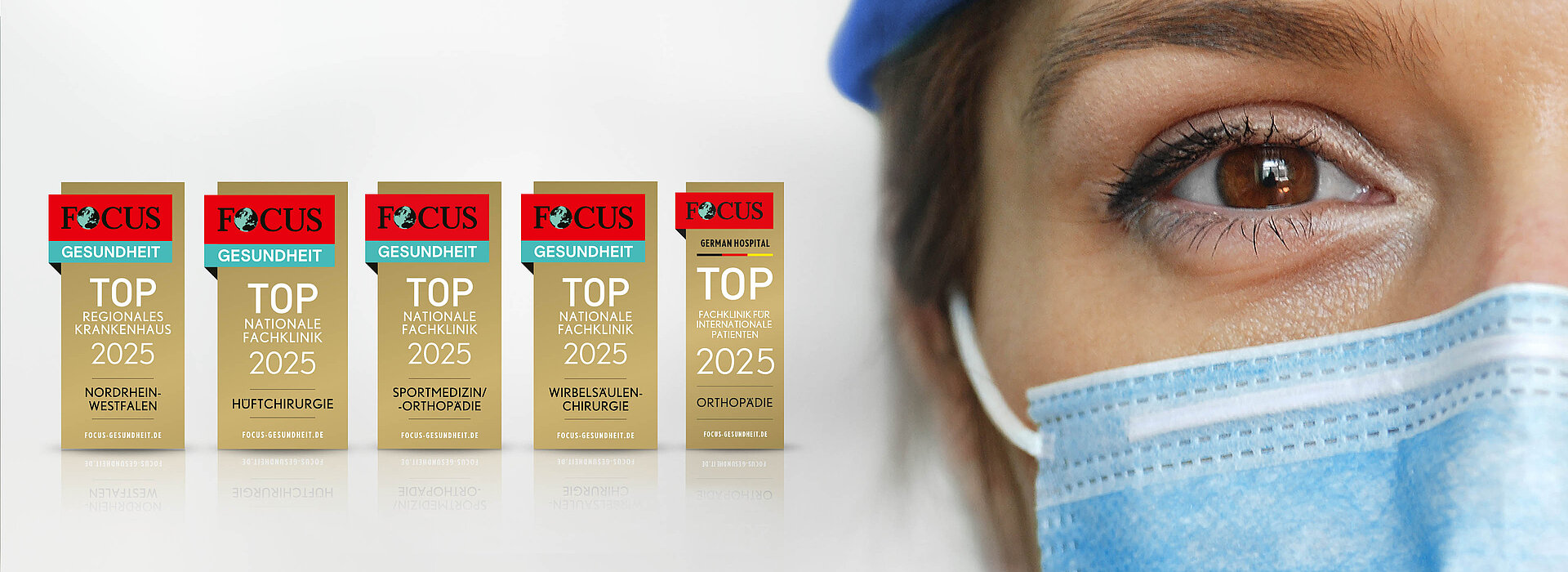 Nahaufnahme des Gesichts einer Frau mit medizinischer Maske, daneben fünf Focus Siegel 2025 mit TOP-Auszeichnungen